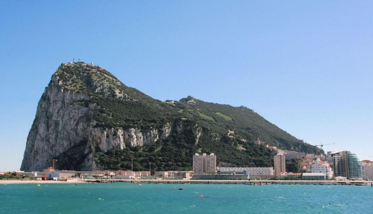 Apartamentos Albeniz Algeciras Bagian luar foto